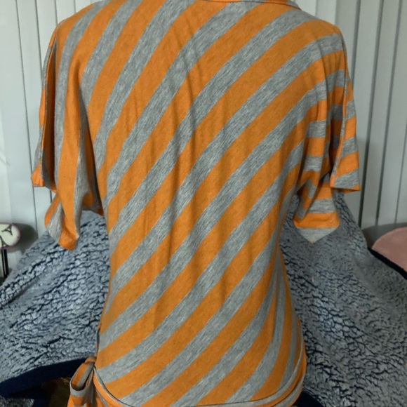 Orange/Gray Striped Batwing Sleeve Style Top Med - Picture 5 of 9